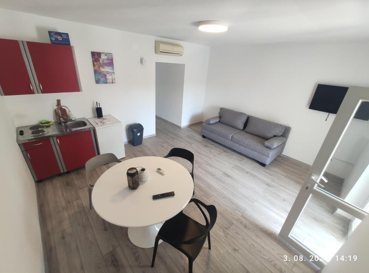 Aqua Apartments Omis Bagian luar foto