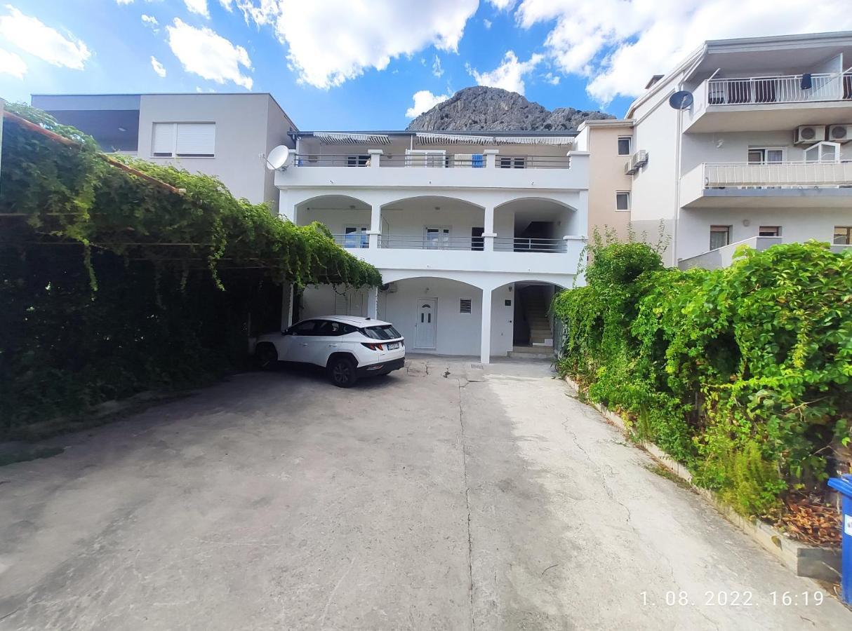 Aqua Apartments Omis Bagian luar foto